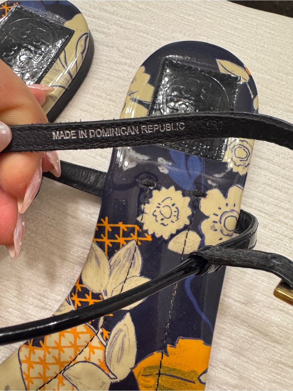 Limited edition Tory Burch Printed Miller-Style T-Strap Sandals - Picture 4 of 9